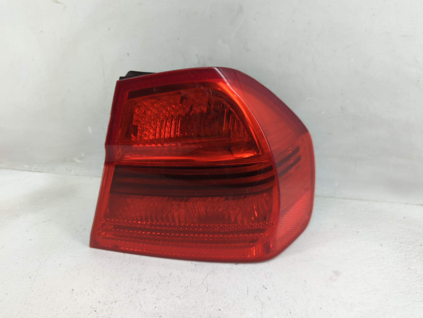 2007-2008 Bmw 335i Tail Light Assembly Passenger Right OEM P/N:7 161 956 Fits Fits 2006 2007 2008 OEM Used Auto Parts - Oemu