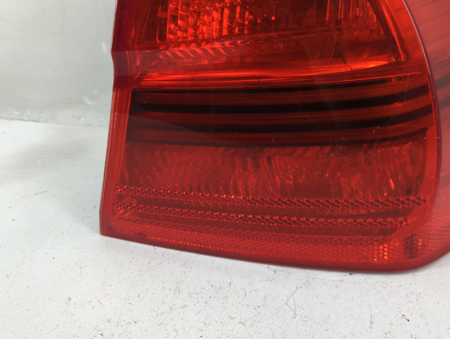 2007-2008 Bmw 335i Tail Light Assembly Passenger Right OEM P/N:7 161 956 Fits Fits 2006 2007 2008 OEM Used Auto Parts - Oemu