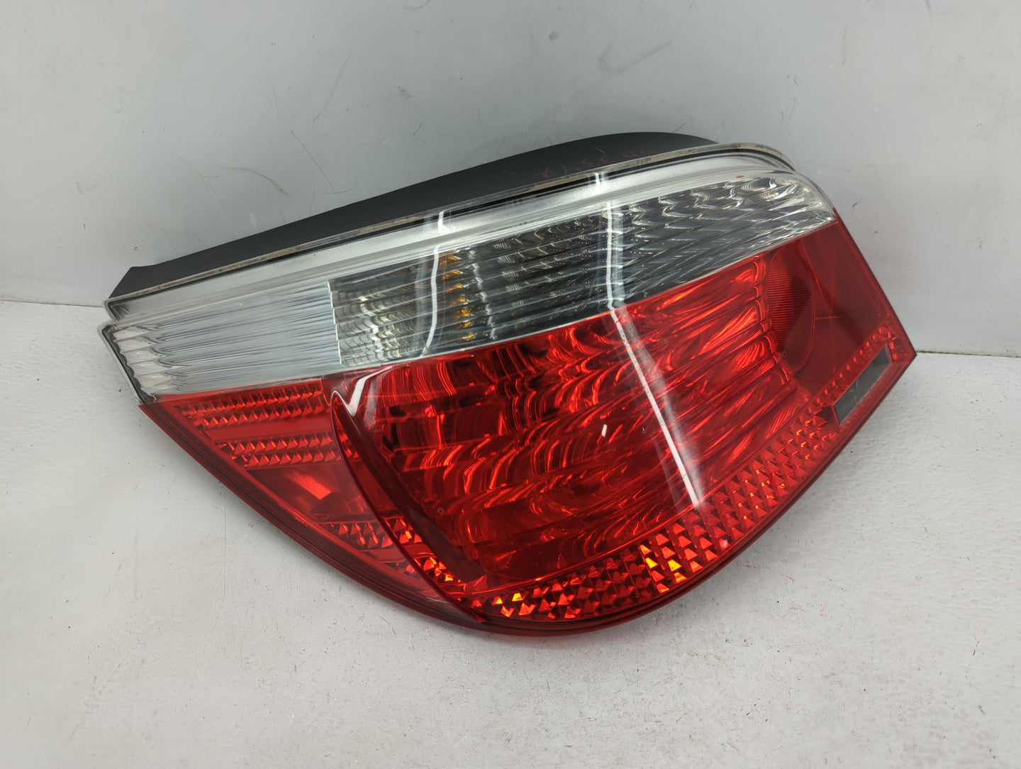 2004-2007 Bmw 525i Tail Light Assembly Driver Left OEM P/N:158237-03 Fits Fits 2004 2005 2006 2007 OEM Used Auto Parts - Oem