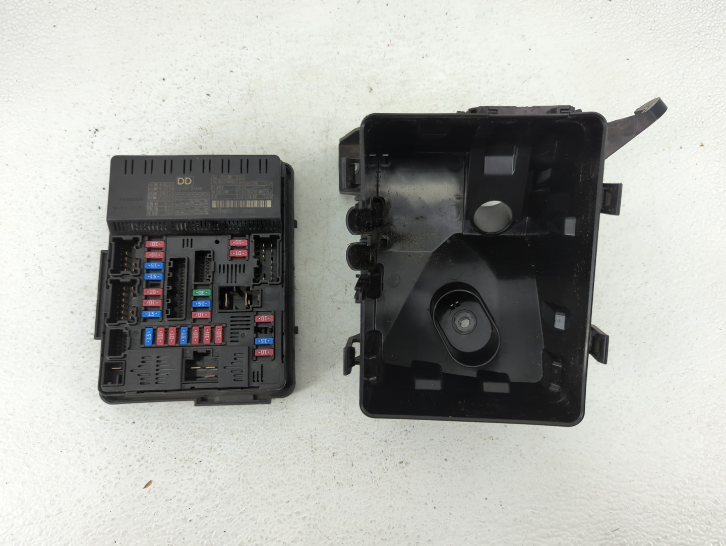 2006-2007 Bmw 525i Fusebox Fuse Box Panel Relay Module P/N:1426208MEG 284B7 3TA0B Fits Fits 2006 2007 2008 2009 2010 OEM Use