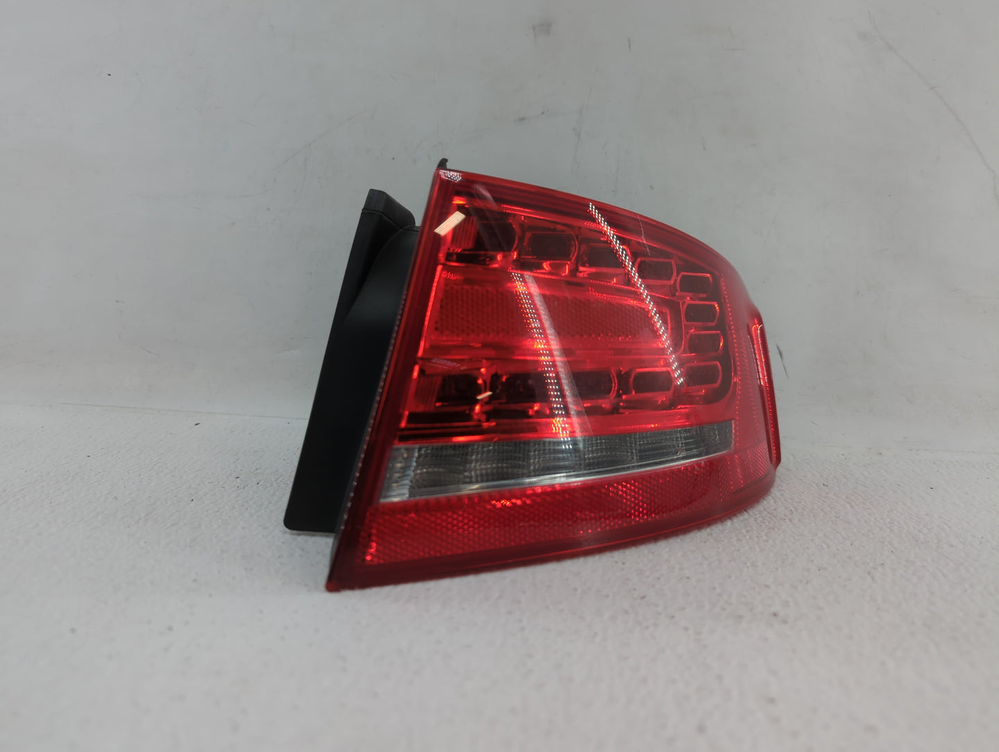 2004-2007 Bmw 530i Tail Light Assembly Passenger Right OEM P/N:7 165 740 6923306 Fits Fits 2004 2005 2006 2007 OEM Used Auto