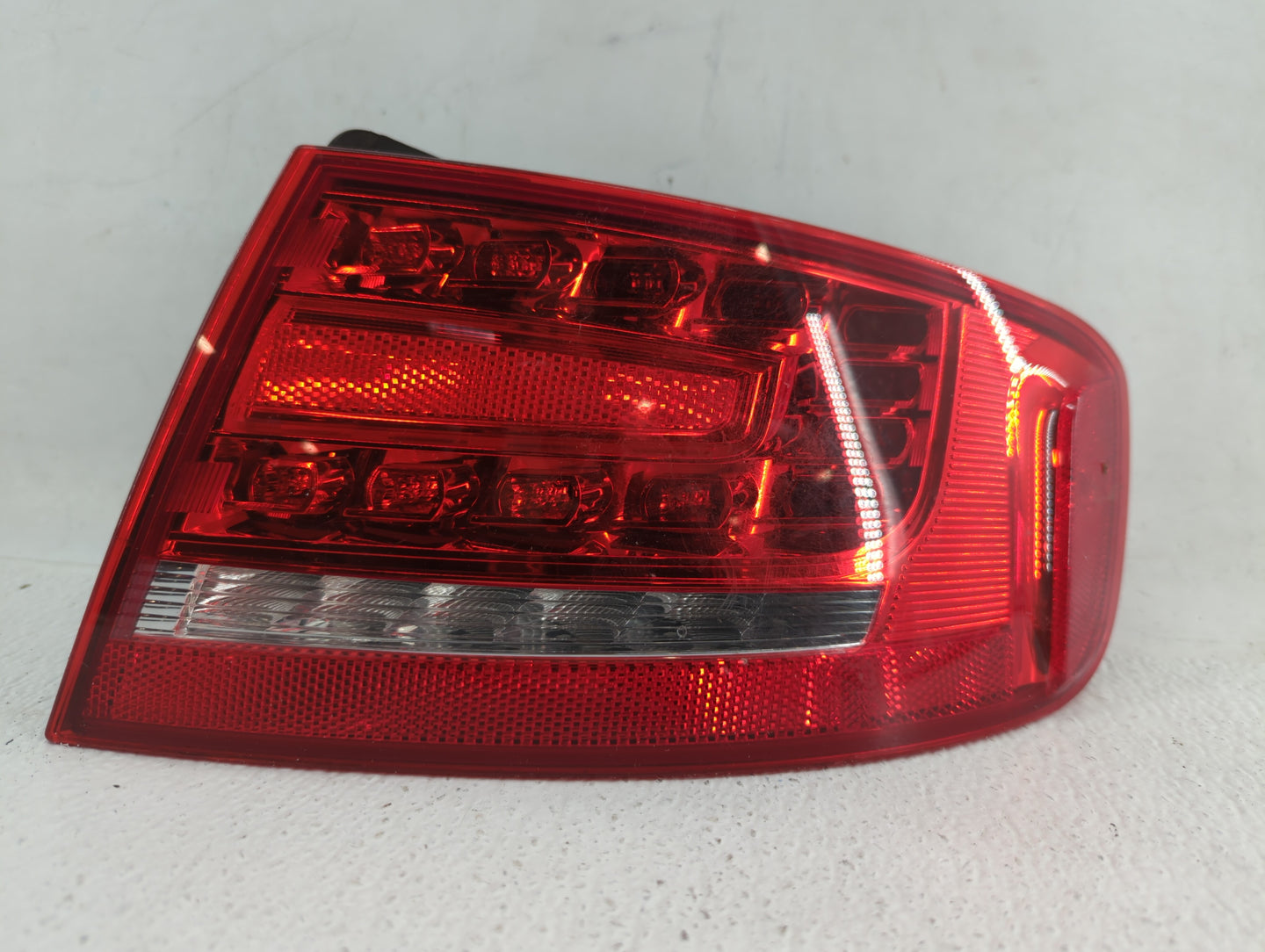 2004-2007 Bmw 530i Tail Light Assembly Passenger Right OEM P/N:7 165 740 6923306 Fits Fits 2004 2005 2006 2007 OEM Used Auto