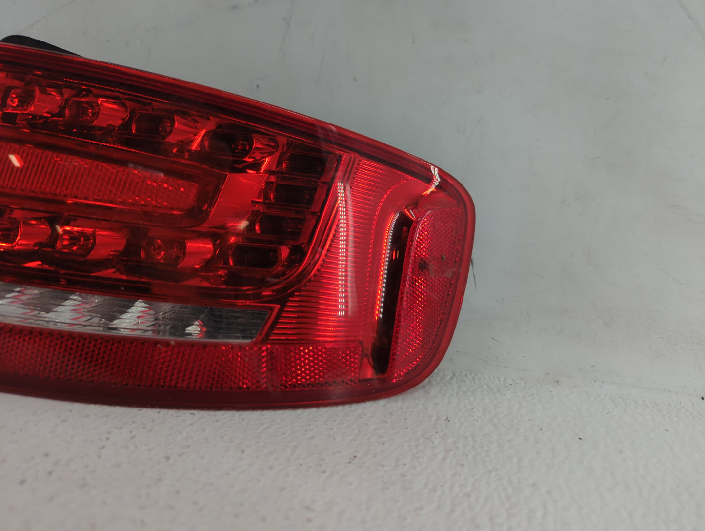 2004-2007 Bmw 530i Tail Light Assembly Passenger Right OEM P/N:7 165 740 6923306 Fits Fits 2004 2005 2006 2007 OEM Used Auto