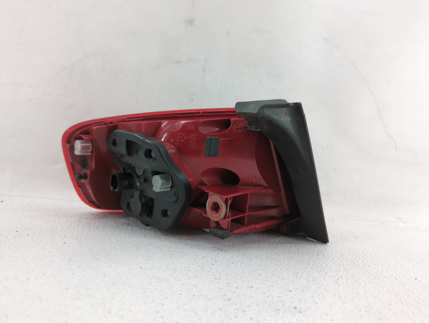 2004-2007 Bmw 530i Tail Light Assembly Passenger Right OEM P/N:7 165 740 6923306 Fits Fits 2004 2005 2006 2007 OEM Used Auto