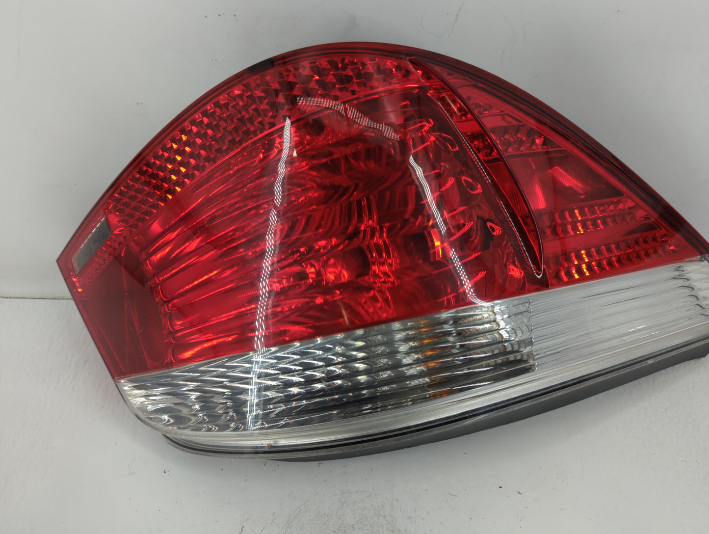2006-2007 Bmw 550i Tail Light Assembly Driver Left OEM P/N:6 923 305 158 237-03 Fits Fits 2004 2005 2006 2007 OEM Used Auto 
