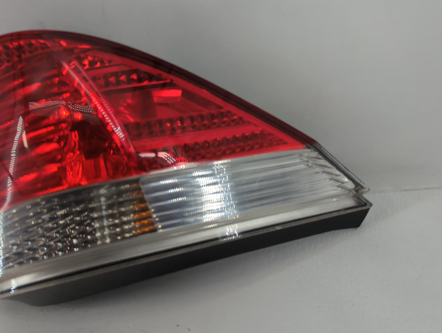 2006-2007 Bmw 550i Tail Light Assembly Driver Left OEM P/N:6 923 305 158 237-03 Fits Fits 2004 2005 2006 2007 OEM Used Auto 