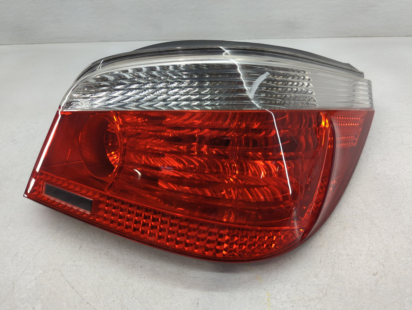2006-2007 Bmw 550i Tail Light Assembly Passenger Right OEM P/N:7 165 740 Fits Fits 2004 2005 2006 2007 OEM Used Auto Parts -