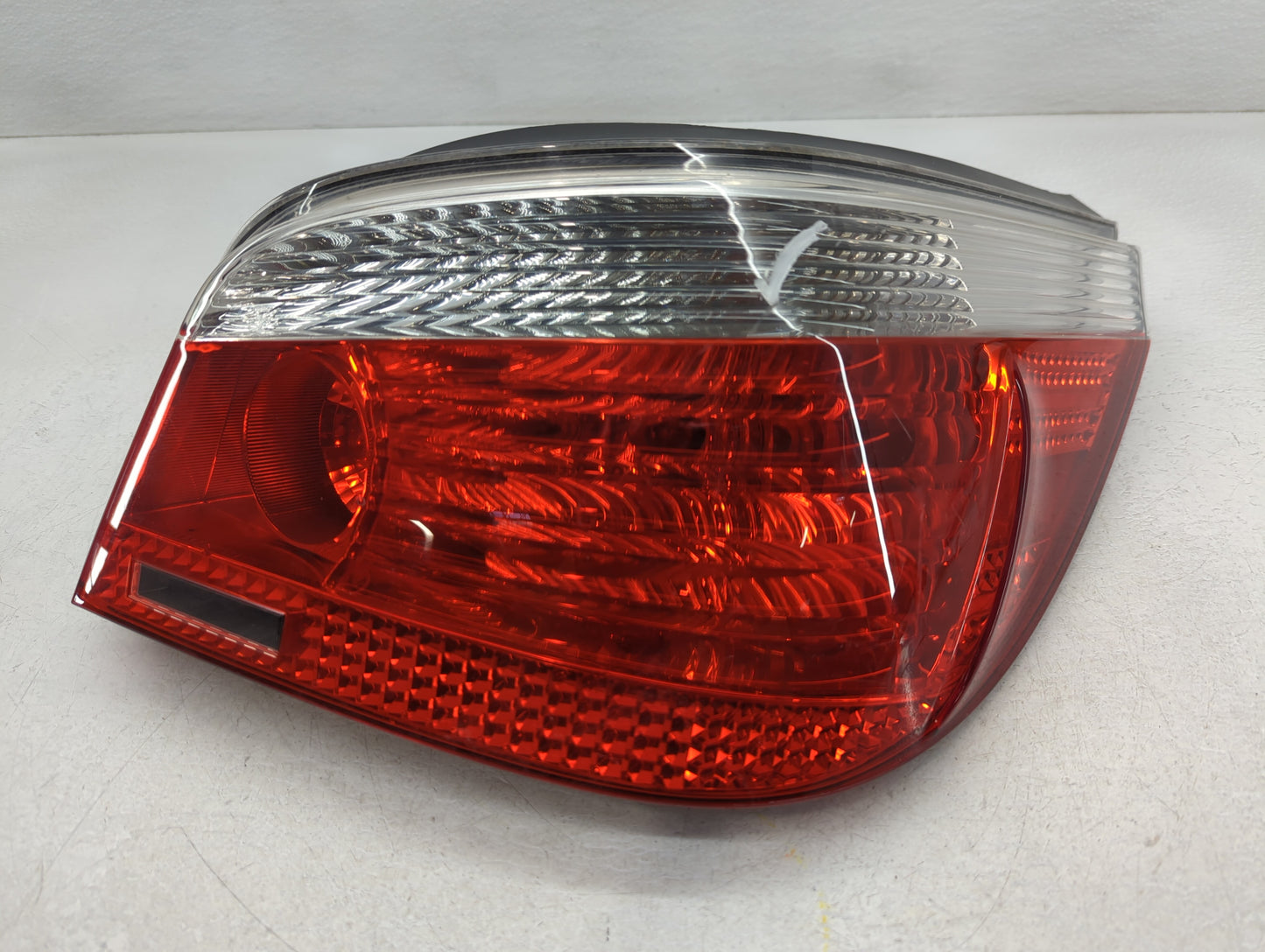 2006-2007 Bmw 550i Tail Light Assembly Passenger Right OEM P/N:7 165 740 Fits Fits 2004 2005 2006 2007 OEM Used Auto Parts -