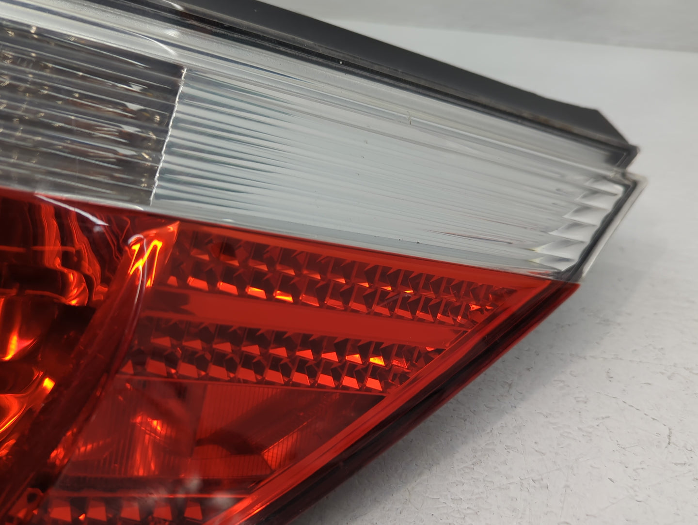 2006-2007 Bmw 550i Tail Light Assembly Passenger Right OEM P/N:7 165 740 Fits Fits 2004 2005 2006 2007 OEM Used Auto Parts -