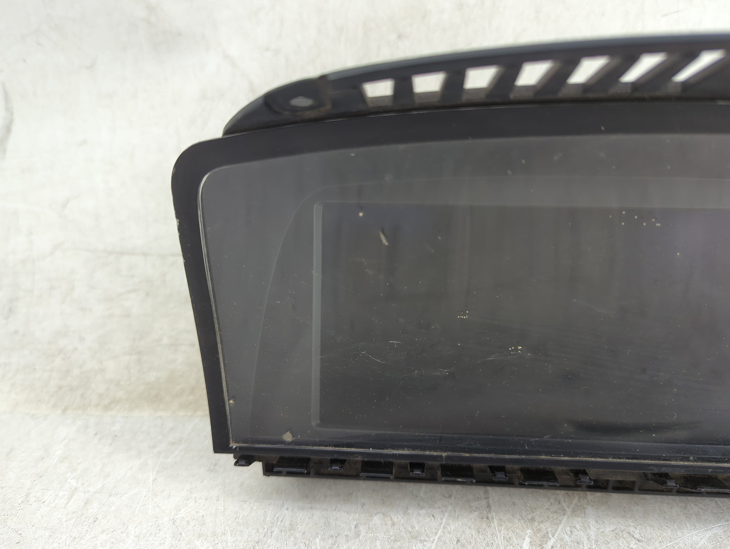 Bmw 750 Information Display Screen - Oemusedautoparts1.com