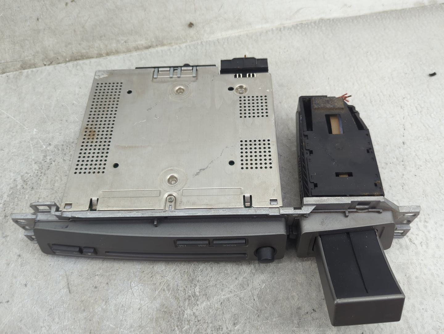 2006-2008 Bmw 750 Radio AM FM Cd Player Receiver Replacement P/N:9150992 659377663891 Fits Fits 2006 2007 2008 OEM Used Auto