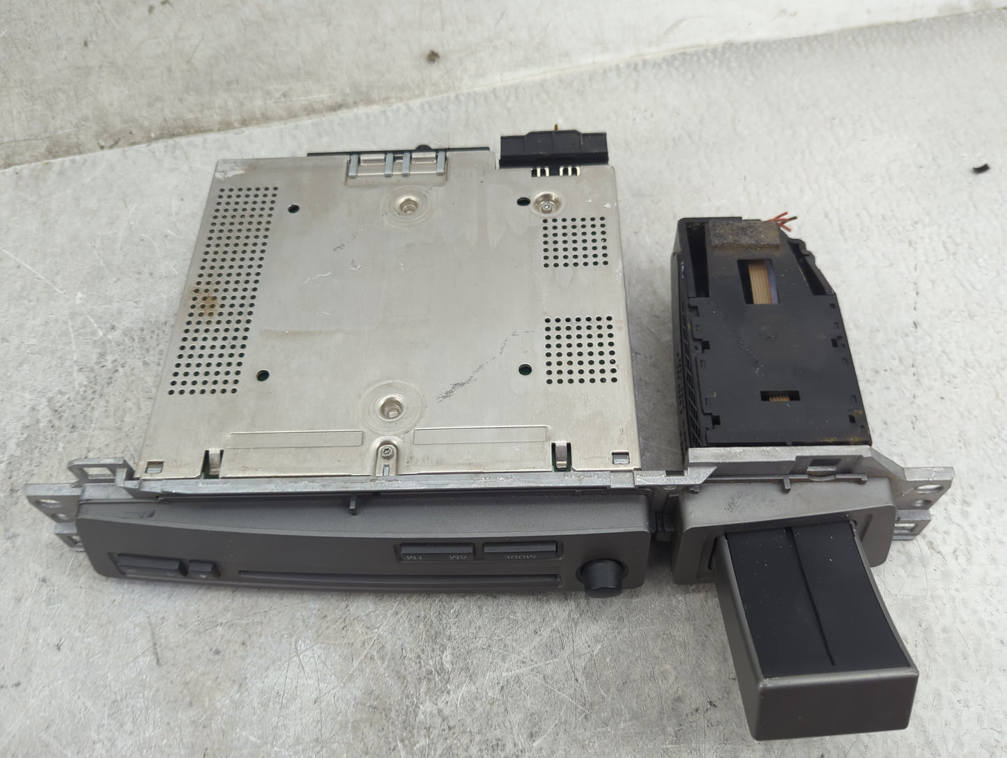 2006-2008 Bmw 750 Radio AM FM Cd Player Receiver Replacement P/N:9150992 659377663891 Fits Fits 2006 2007 2008 OEM Used Auto
