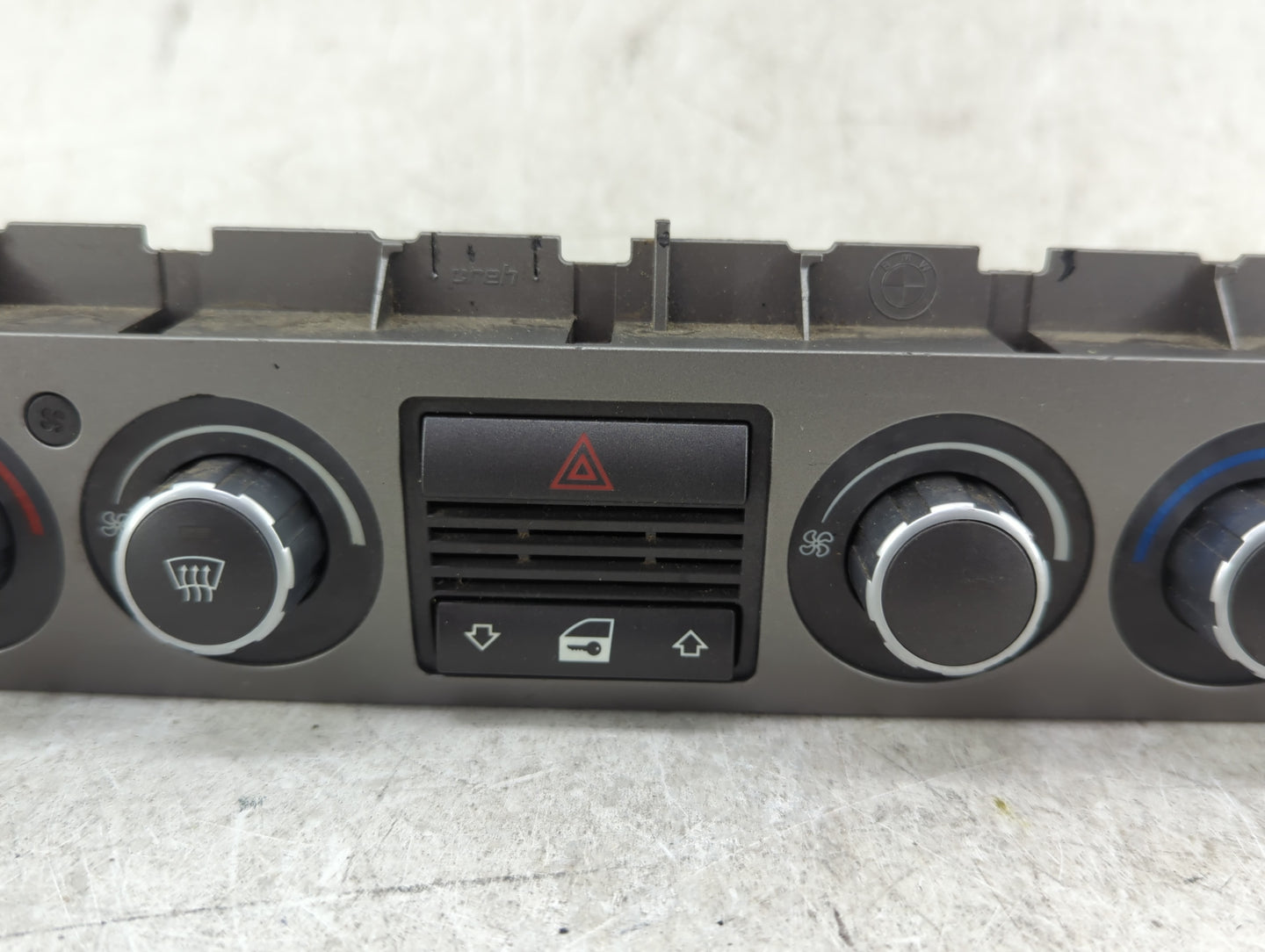 2006-2008 Bmw 750i Climate Control Module Temperature AC/Heater Replacement P/N:6981404-01 Fits Fits 2006 2007 2008 OEM Used