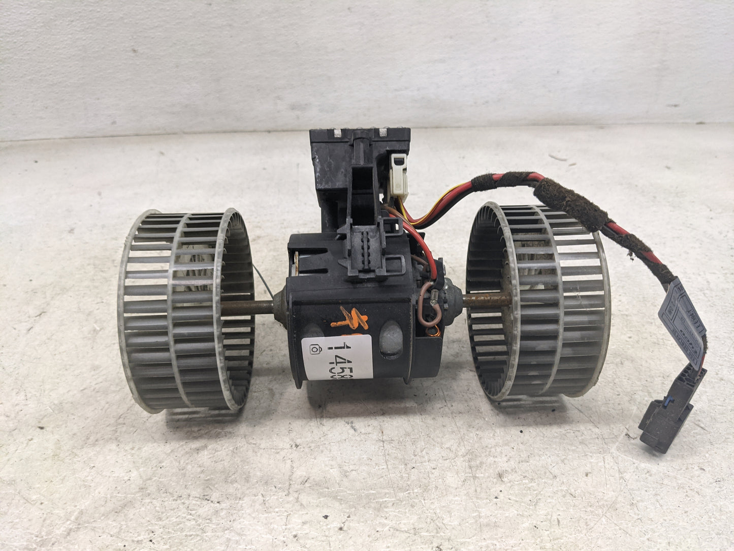 2006-2010 Bmw M6 Heater AC Blower Motor P/N:6934972 235141-1/F, E39421 Fits Fits 2004 2005 2006 2007 2008 2009 2010 OEM Used