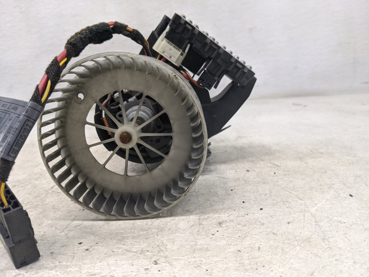 2006-2010 Bmw M6 Heater AC Blower Motor P/N:6934972 235141-1/F, E39421 Fits Fits 2004 2005 2006 2007 2008 2009 2010 OEM Used