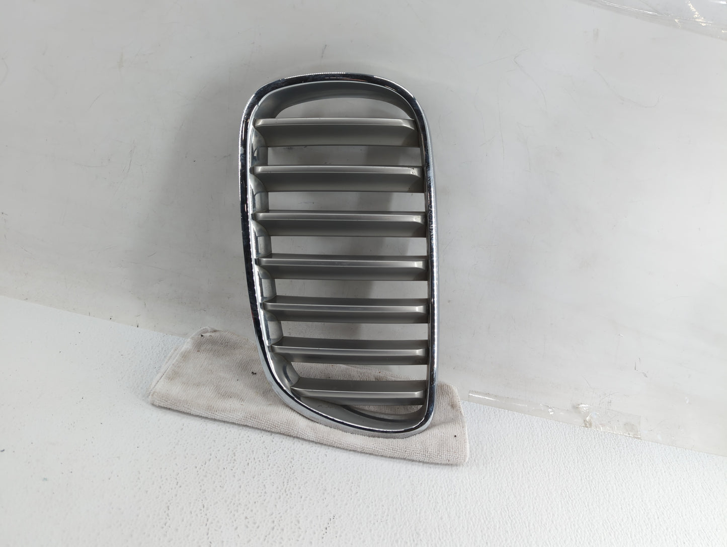 2007-2010 Bmw X3 Front Grille Bumper Not Included - Oemusedautoparts1.com