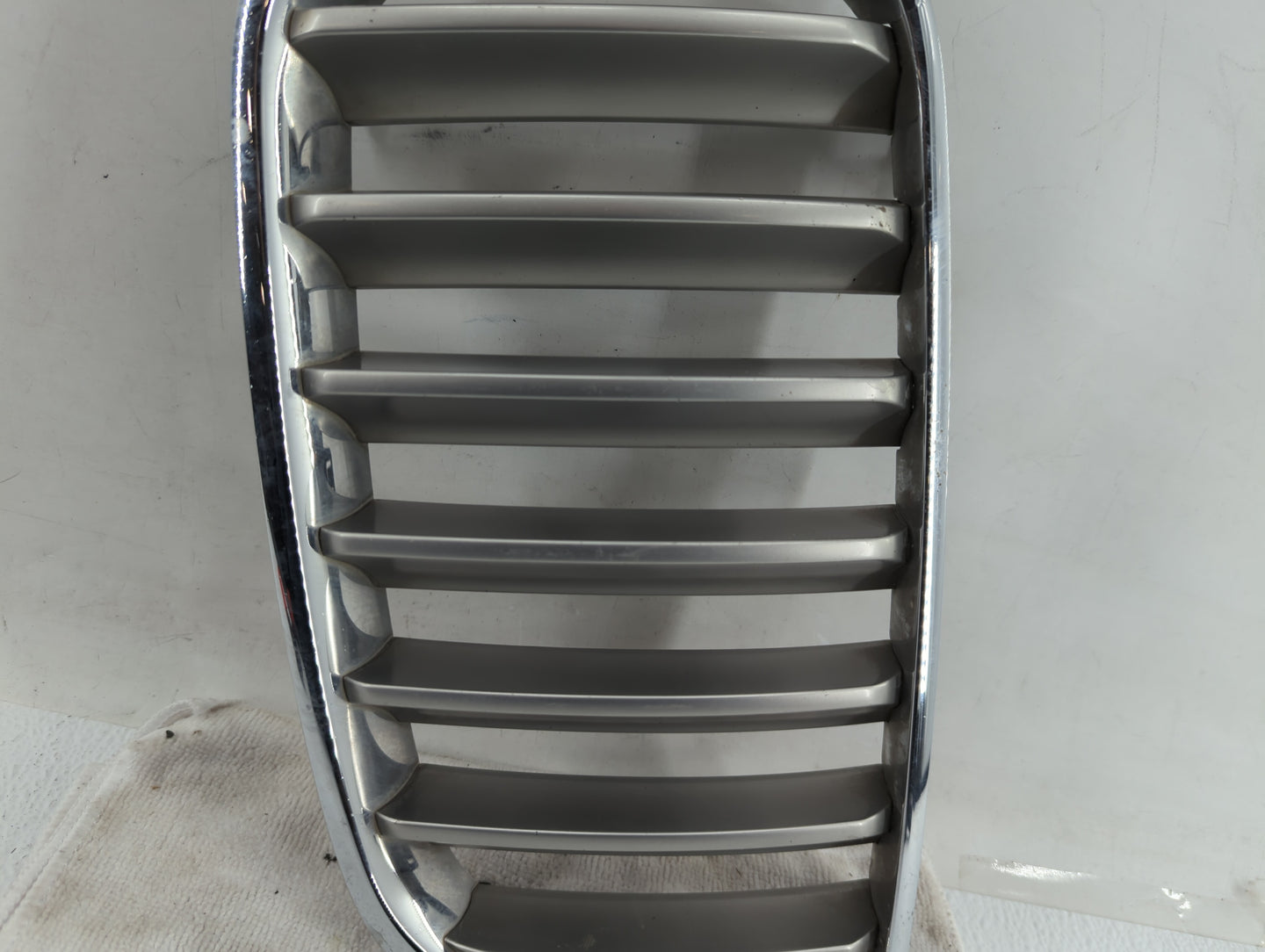 2007-2010 Bmw X3 Front Grille Bumper Not Included - Oemusedautoparts1.com