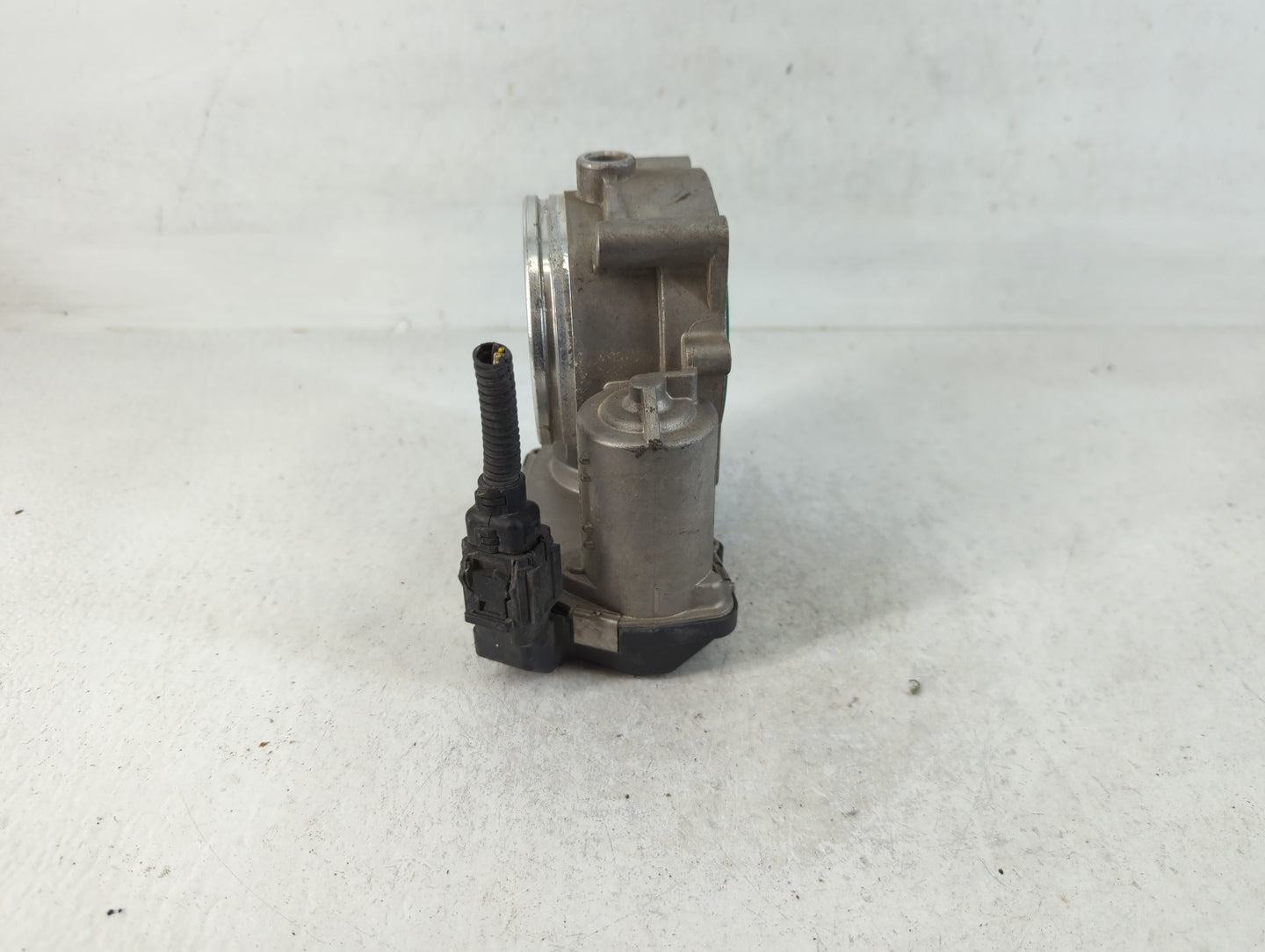 2007-2012 Bmw X3 Throttle Body P/N:A2C53112155 7 556 118.0-01 Fits Fits 2007 2008 2009 2010 2011 2012 2013 OEM Used Auto Par
