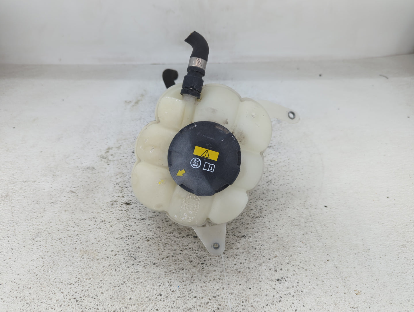 2007-2018 Bmw X5 Radiator Coolant Overflow Expansion Tank Bottle 1432540 - Oemusedautoparts1.com