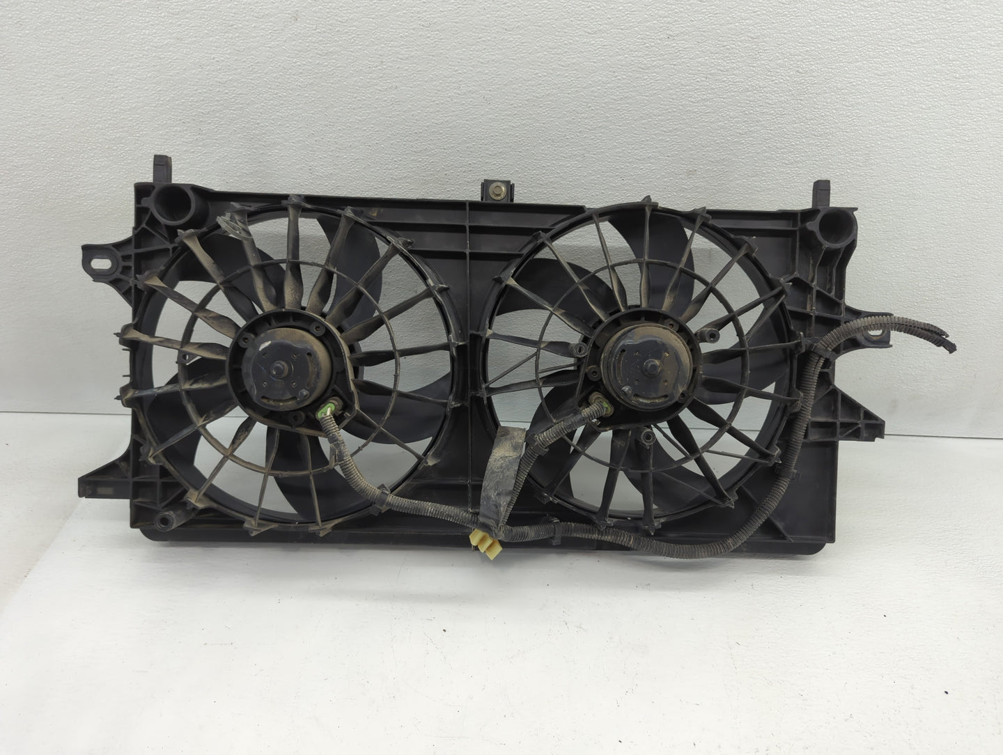 2005-2009 Buick Allure Left Radiator Fan Motor Assembly - Oemusedautoparts1.com