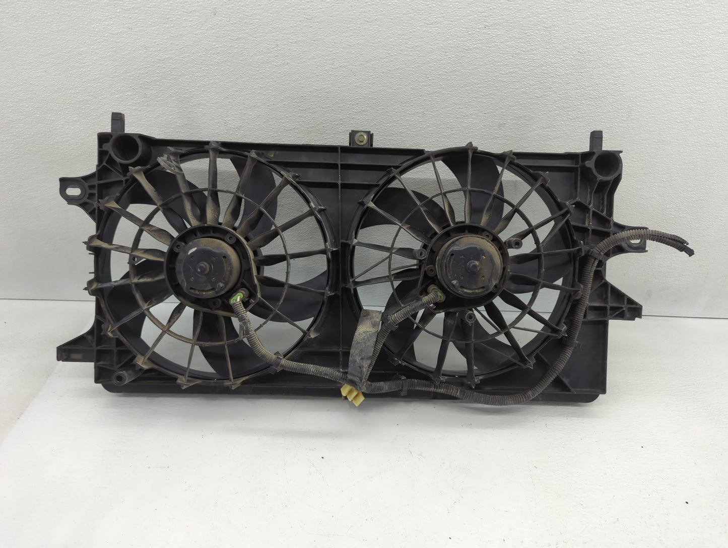 2005-2009 Buick Allure Left Radiator Fan Motor Assembly - Oemusedautoparts1.com