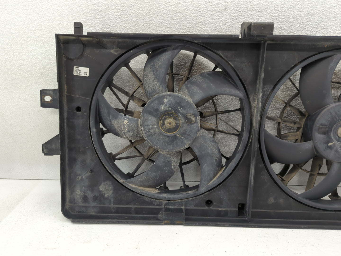 2005-2009 Buick Allure Left Radiator Fan Motor Assembly - Oemusedautoparts1.com