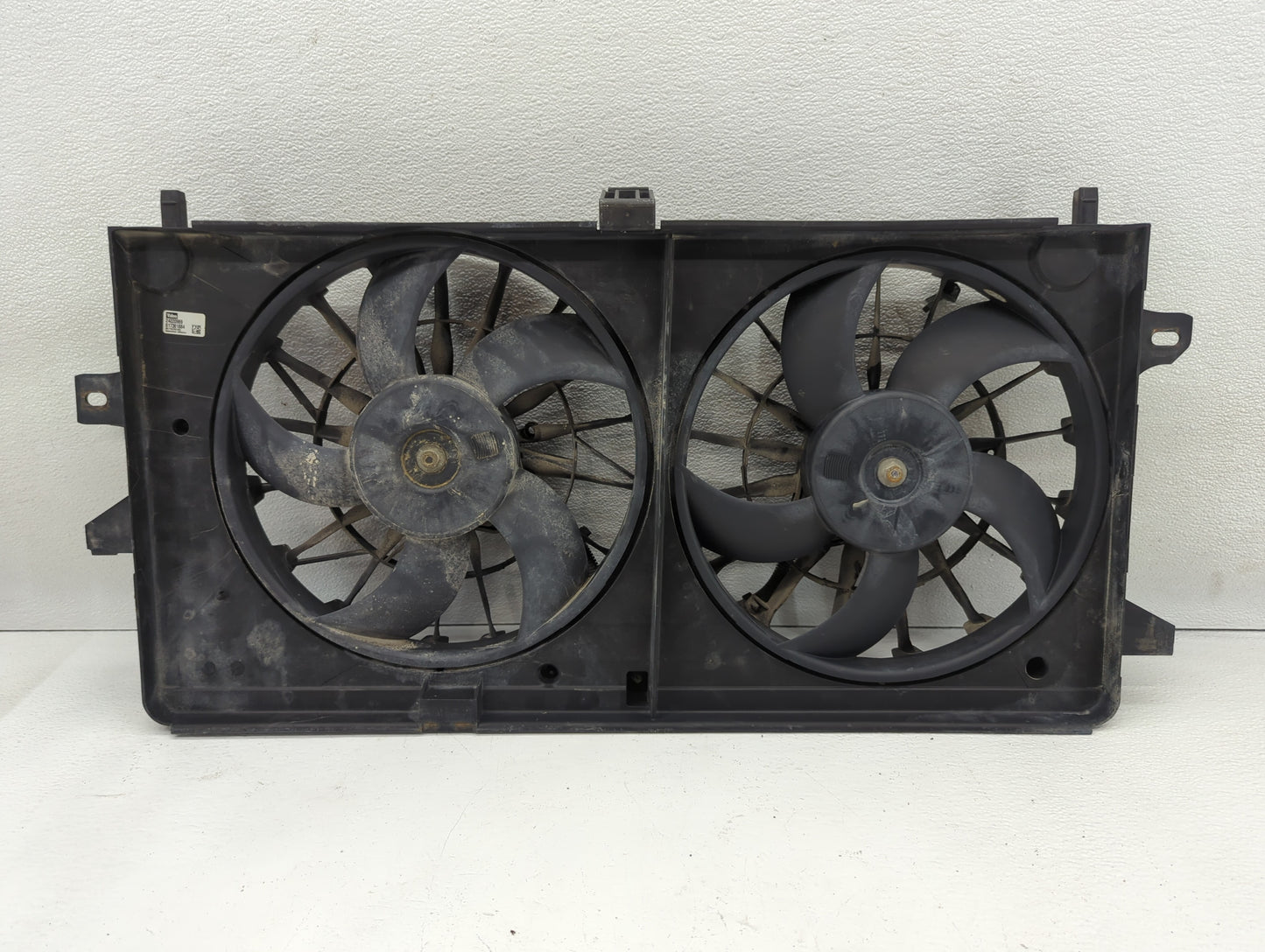 2005-2009 Buick Allure Left Radiator Fan Motor Assembly - Oemusedautoparts1.com