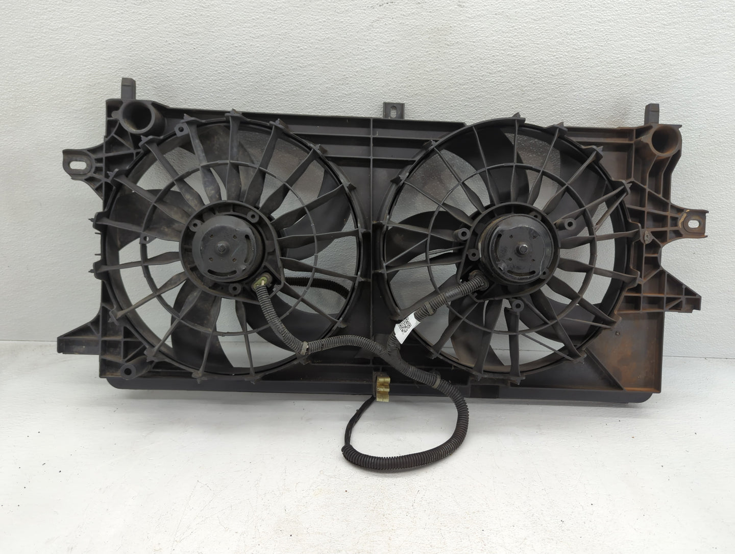 Buick Lacross Left Radiator Fan Motor Assembly - Oemusedautoparts1.com
