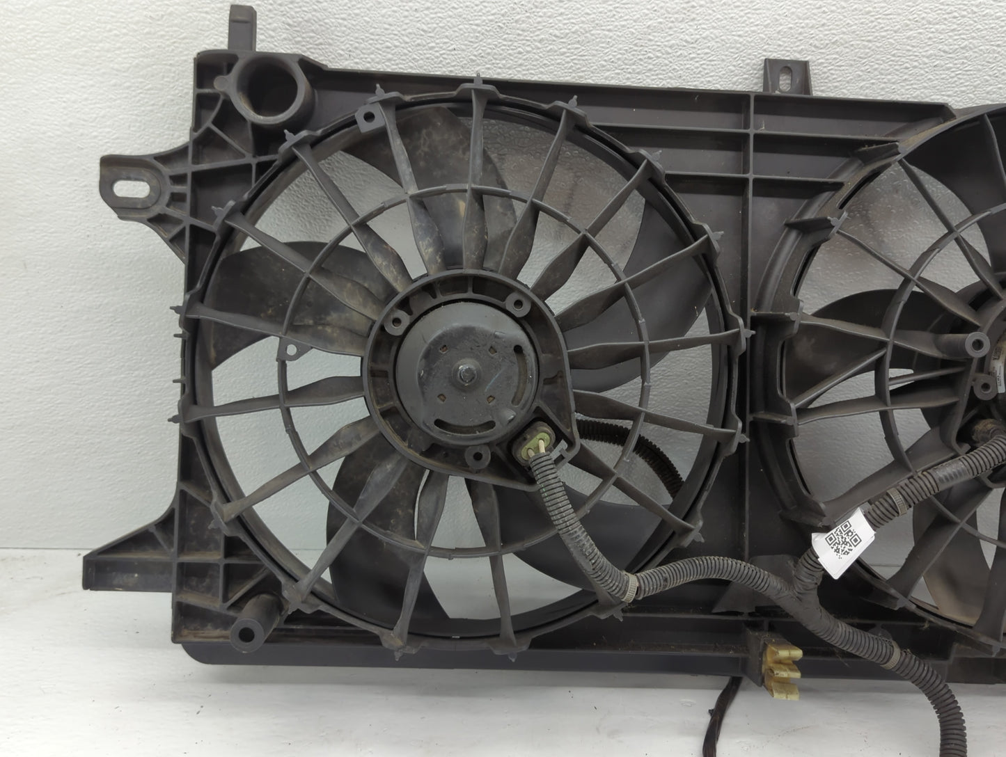 Buick Lacross Left Radiator Fan Motor Assembly - Oemusedautoparts1.com