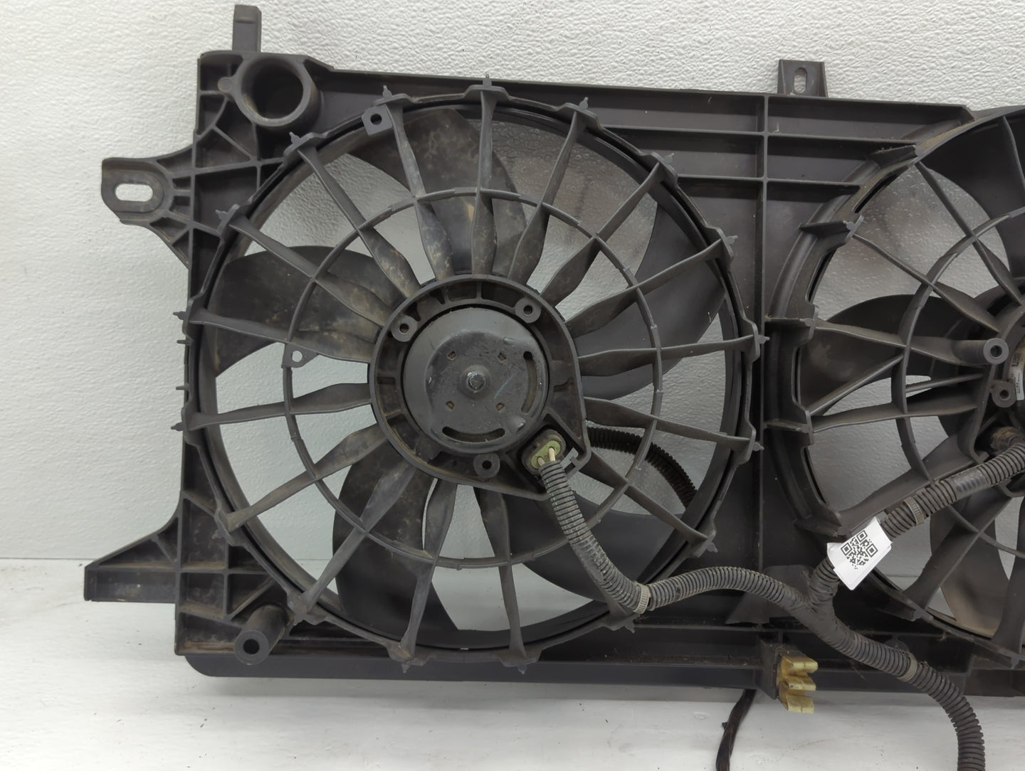 Buick Lacross Left Radiator Fan Motor Assembly - Oemusedautoparts1.com