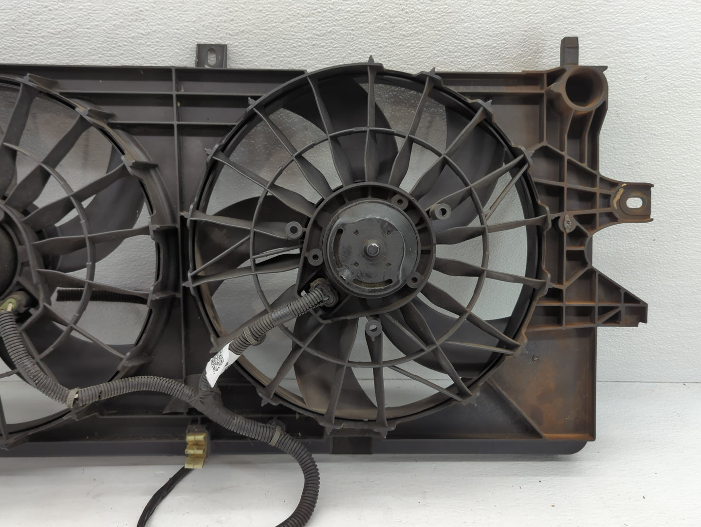 Buick Lacross Left Radiator Fan Motor Assembly - Oemusedautoparts1.com