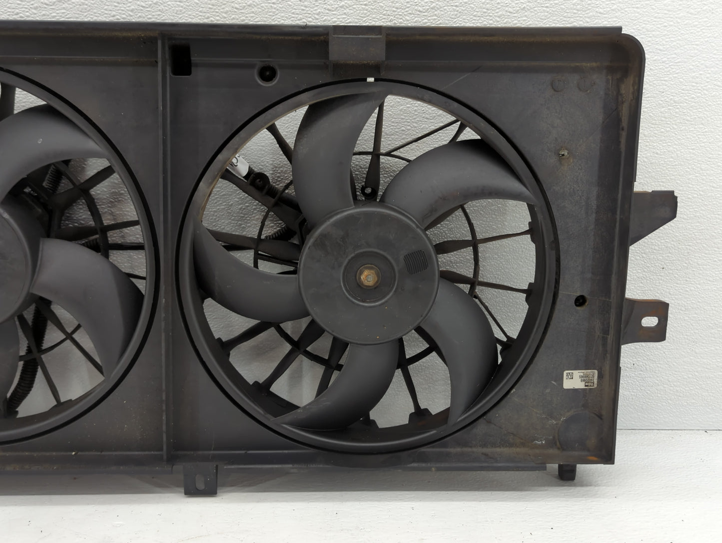 Buick Lacross Left Radiator Fan Motor Assembly - Oemusedautoparts1.com