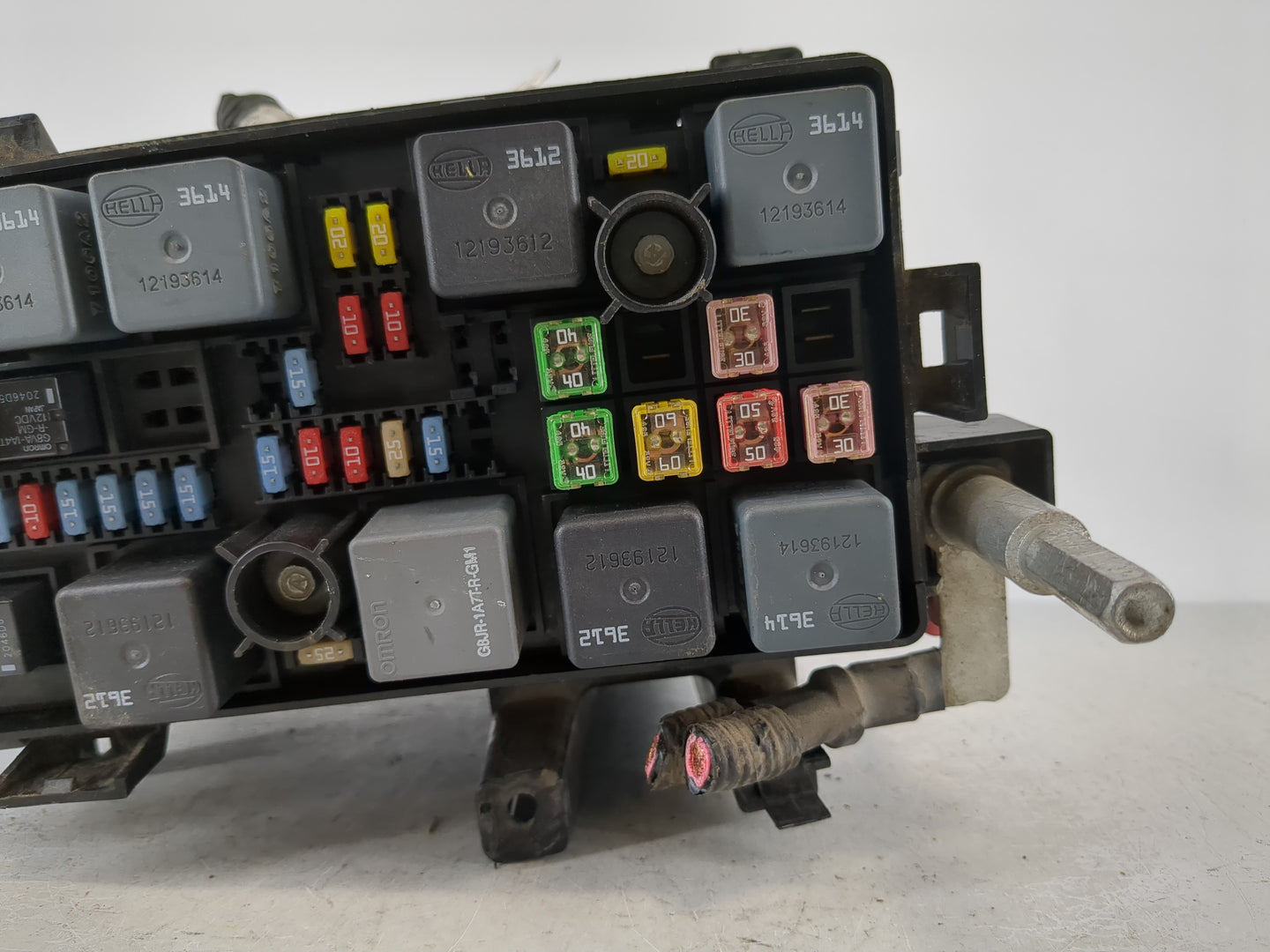 2006-2007 Buick Lucerne Fusebox Fuse Box Panel Relay Module P/N:15947866 Fits Fits 2006 2007 OEM Used Auto Parts - Oemusedau