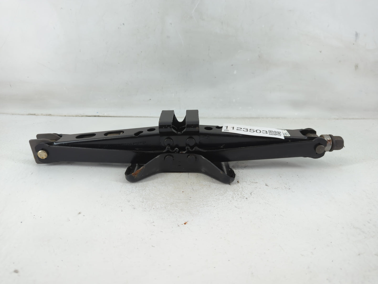 2007 Buick Lucerne Spare Scissor Car Jack - Oemusedautoparts1.com