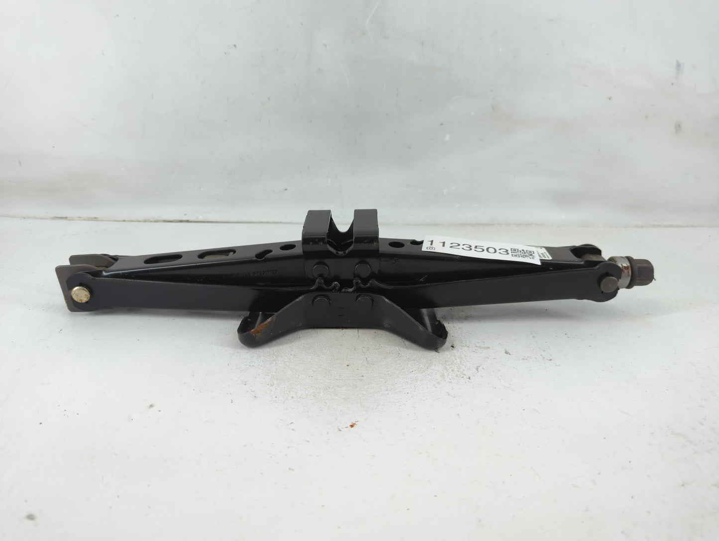2007 Buick Lucerne Spare Scissor Car Jack - Oemusedautoparts1.com