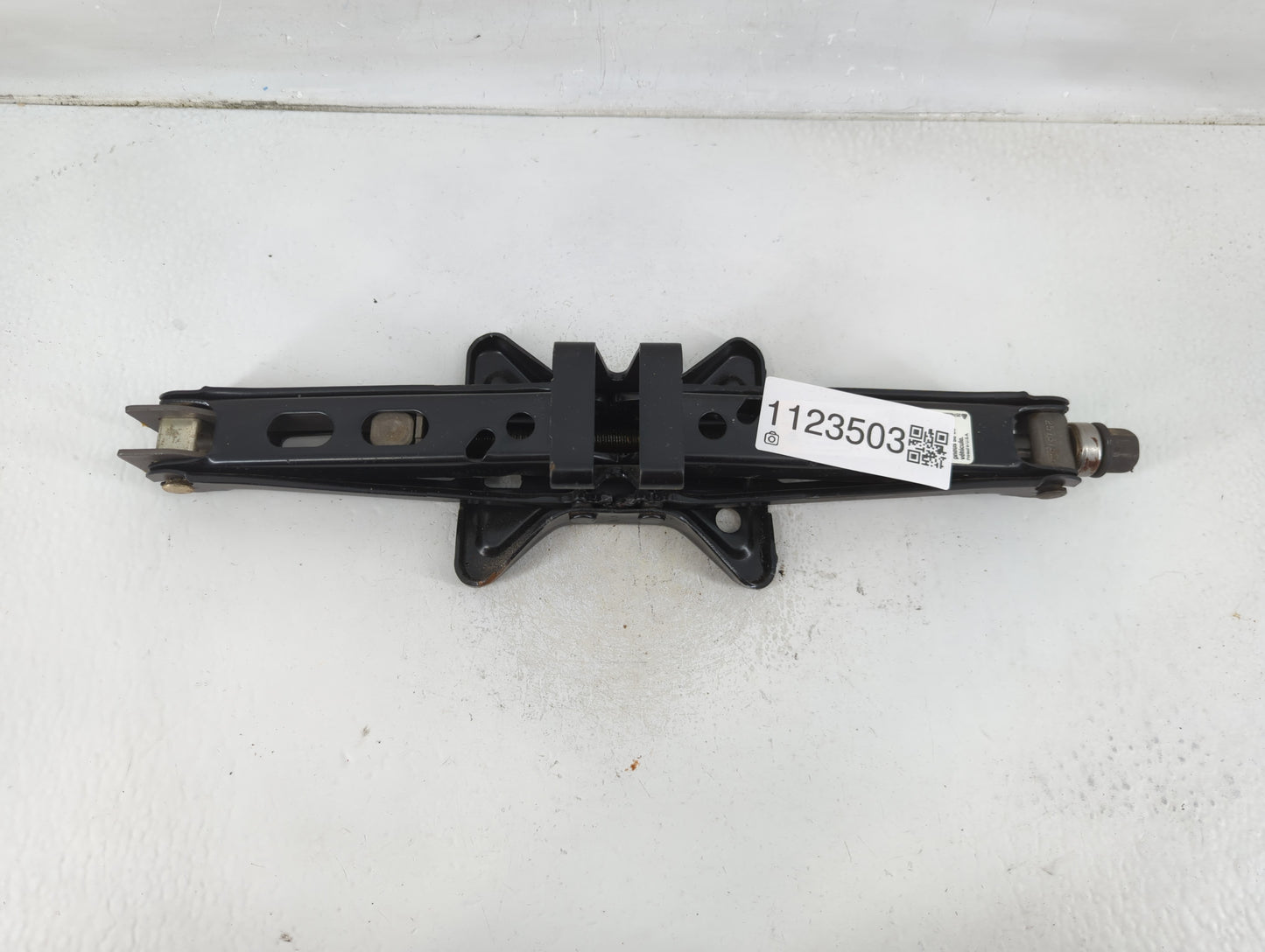 2007 Buick Lucerne Spare Scissor Car Jack - Oemusedautoparts1.com