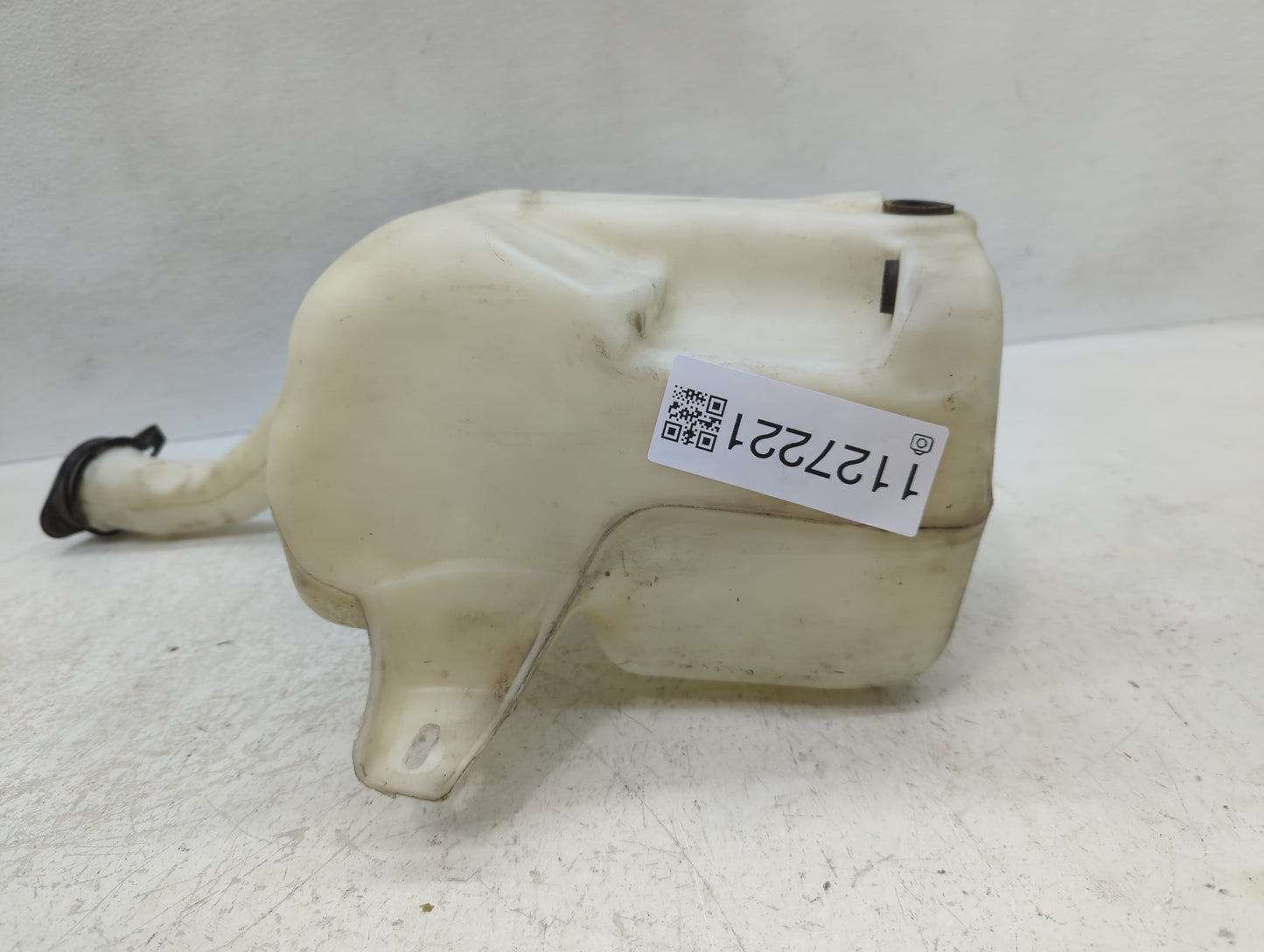 2006-2011 Buick Lucerne Windshield Washer Fluid Reservoir Bottle Oem - Oemusedautoparts1.com