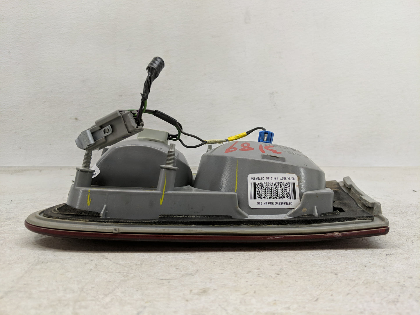 2006-2011 Buick Lucerne Tail Light Assembly Driver Left OEM P/N:25754857 Fits Fits 2006 2007 2008 2009 2010 2011 OEM Used Au