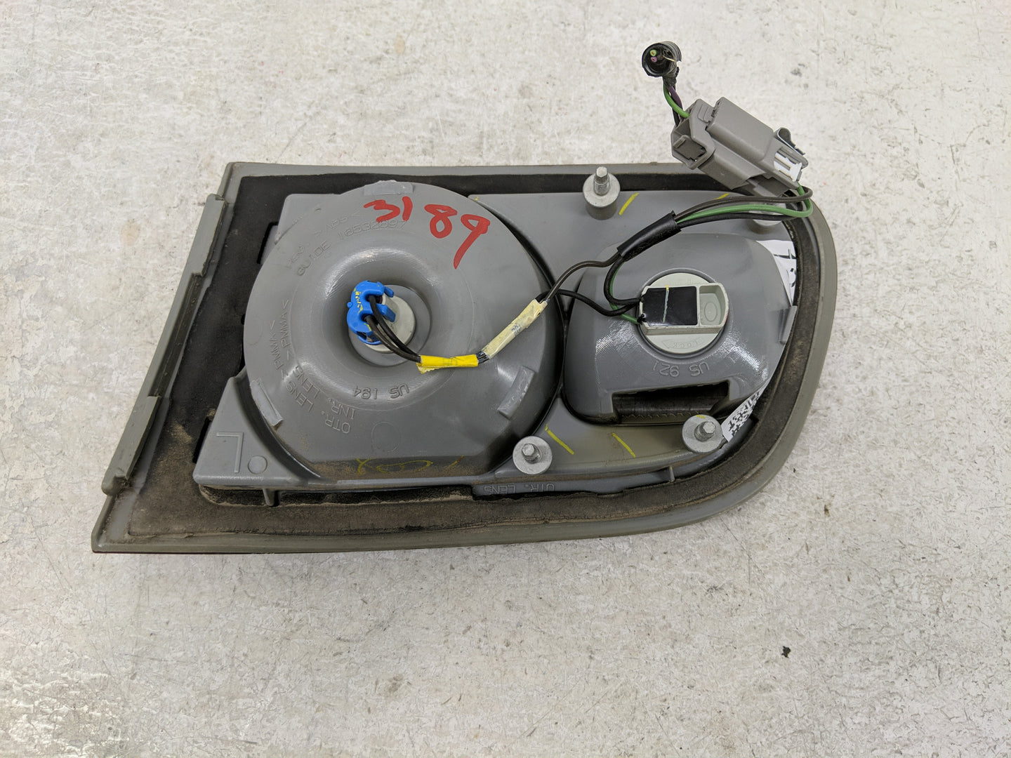 2006-2011 Buick Lucerne Tail Light Assembly Driver Left OEM P/N:25754857 Fits Fits 2006 2007 2008 2009 2010 2011 OEM Used Au