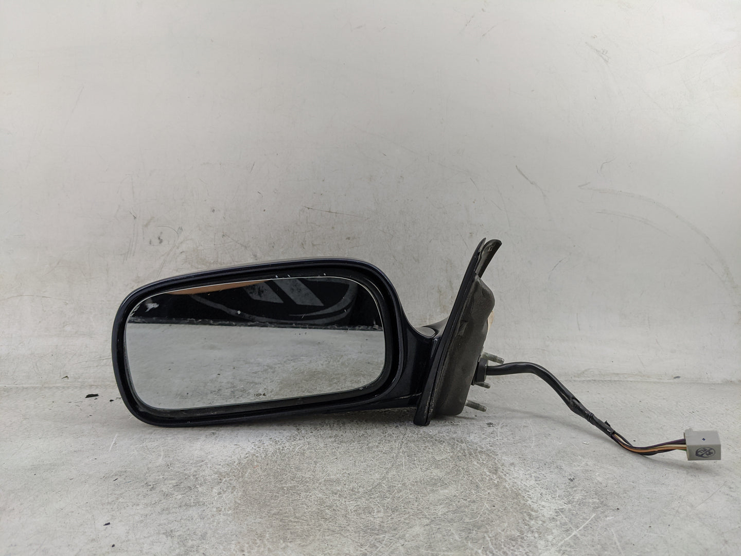 2006-2008 Buick Lucerne Driver Side View Mirror - Left Door Mirror OEM Used - Oemusedautoparts1.com