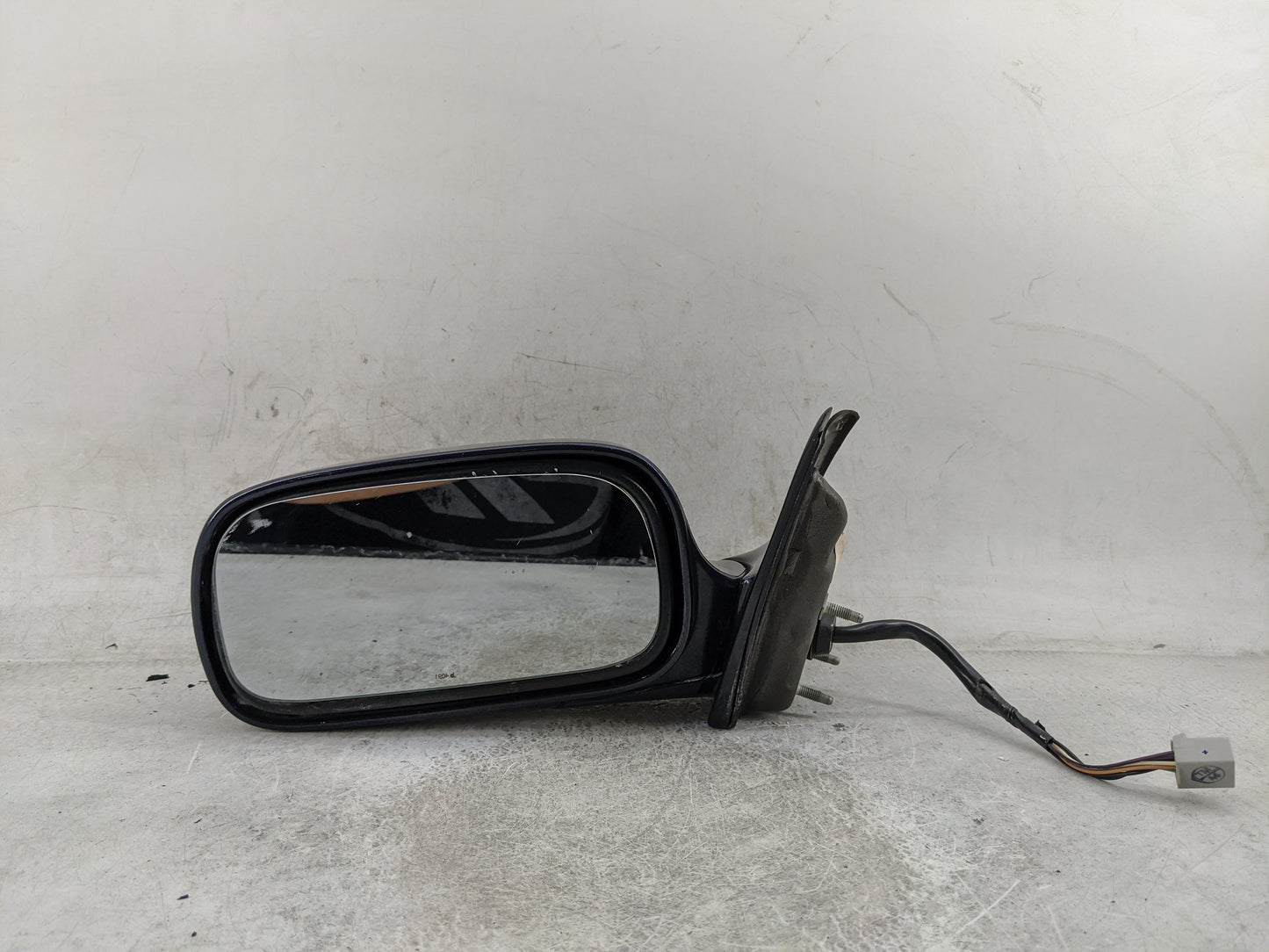 2006-2008 Buick Lucerne Driver Side View Mirror - Left Door Mirror OEM Used - Oemusedautoparts1.com