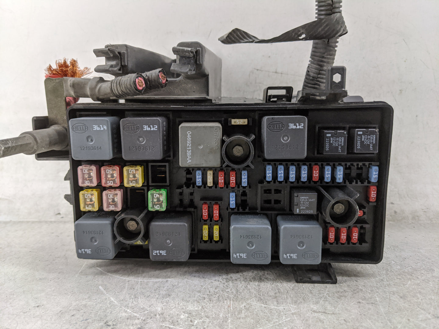 2006-2007 Buick Lucerne Fusebox Fuse Box Panel Relay Module P/N:15947856 0001280168, 6906528B, 04692139AA Fits Fits 2006 200