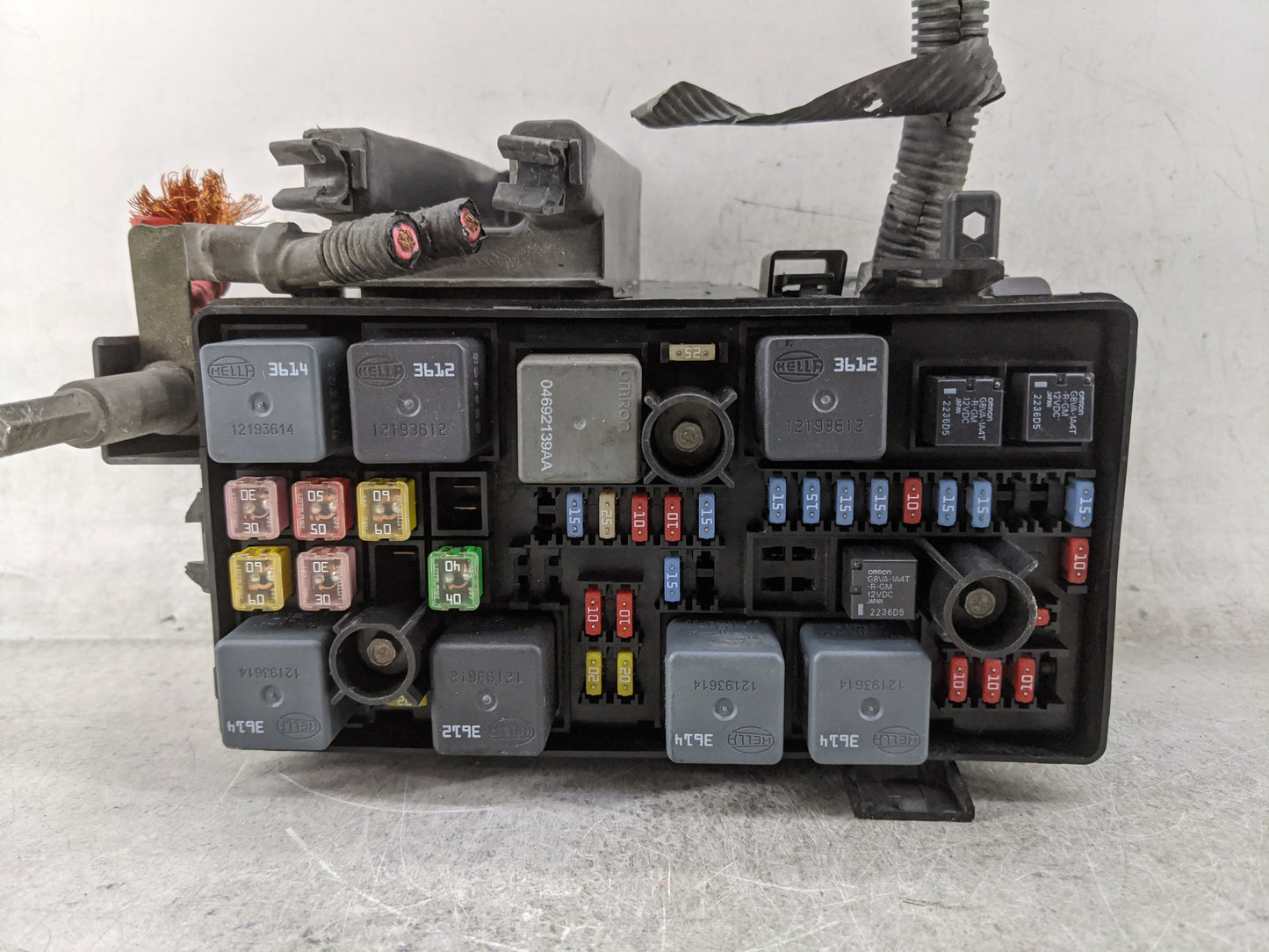 2006-2007 Buick Lucerne Fusebox Fuse Box Panel Relay Module P/N:15947856 0001280168, 6906528B, 04692139AA Fits Fits 2006 200