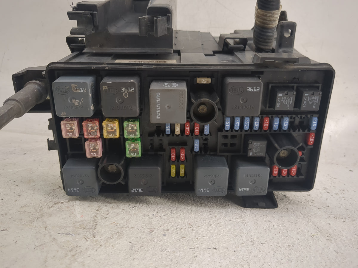 2006-2007 Buick Lucerne Fusebox Fuse Box Panel Relay Module Fits Fits 2006 2007 OEM Used Auto Parts - Oemusedautoparts1.com