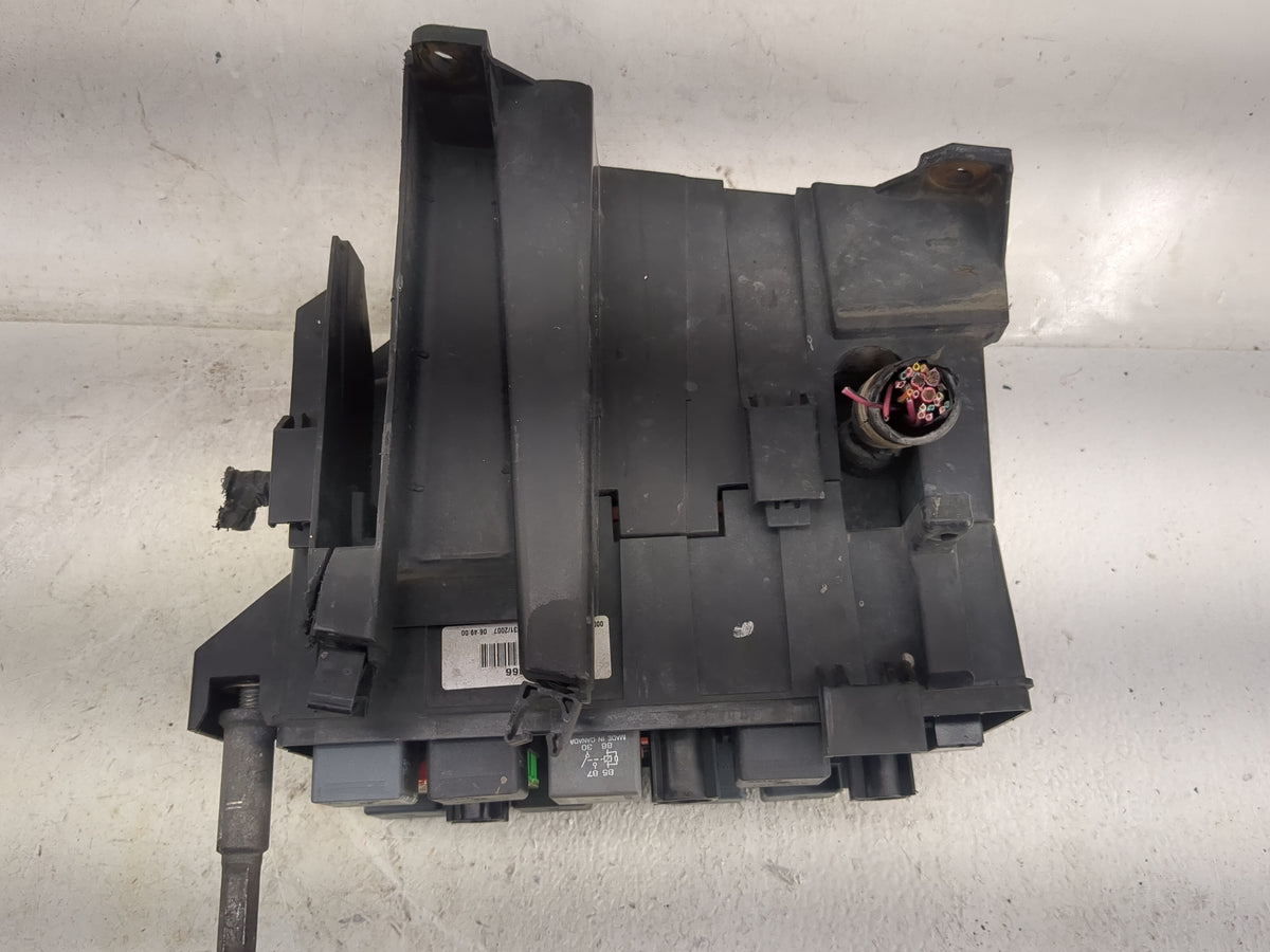 2006-2007 Buick Lucerne Fusebox Fuse Box Panel Relay Module Fits Fits 2006 2007 OEM Used Auto Parts - Oemusedautoparts1.com