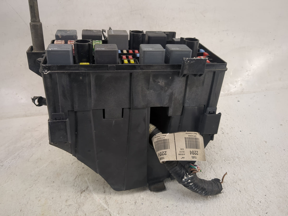 2006-2007 Buick Lucerne Fusebox Fuse Box Panel Relay Module Fits Fits 2006 2007 OEM Used Auto Parts - Oemusedautoparts1.com