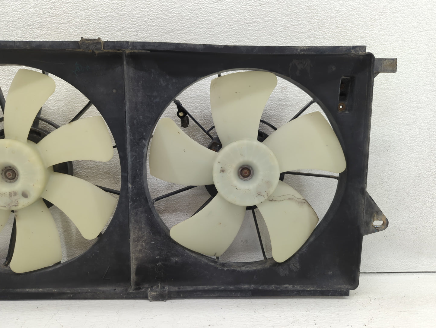 2006-2011 Buick Lucerne Left Radiator Fan Motor Assembly - Oemusedautoparts1.com