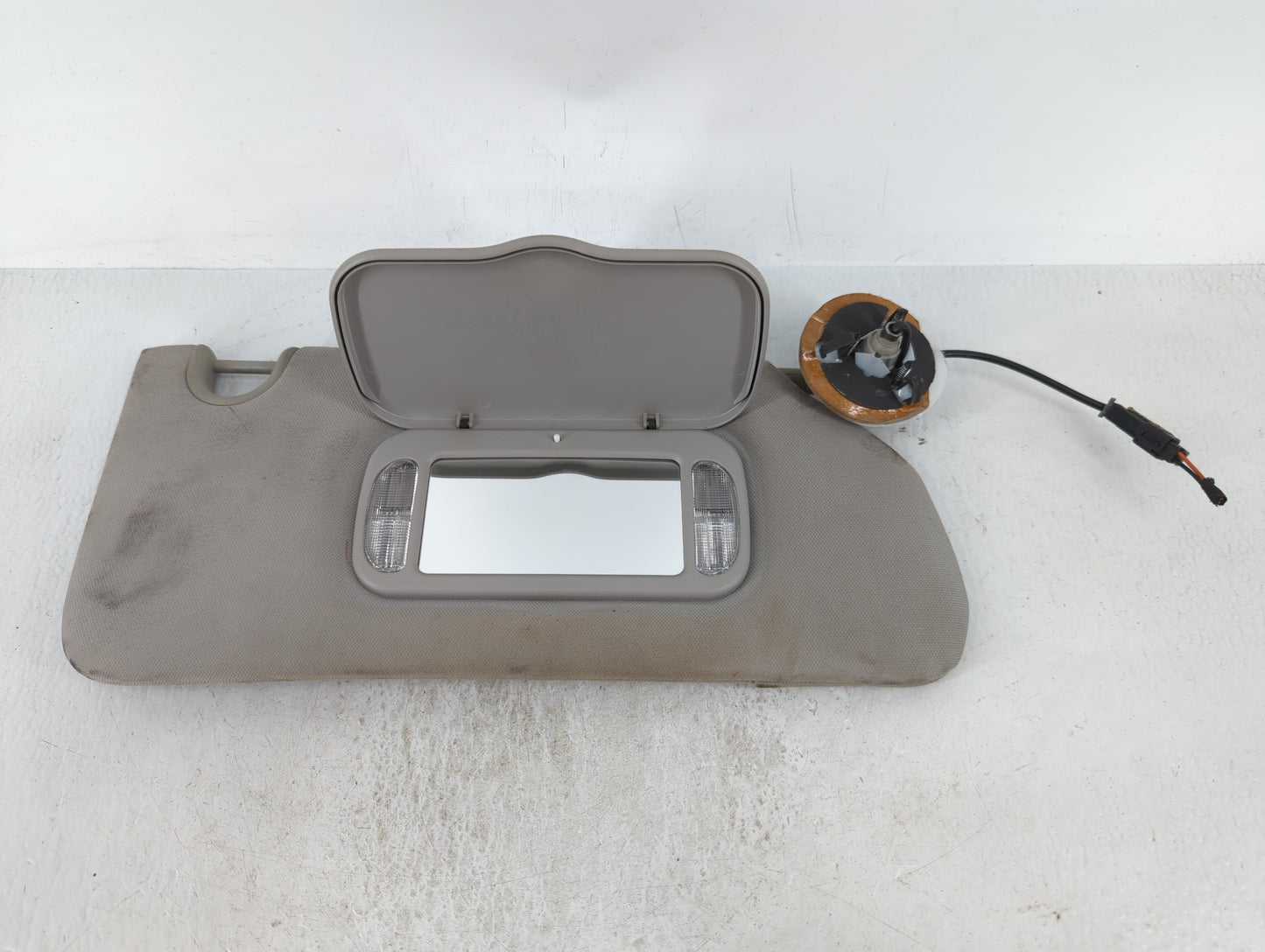 2006-2011 Buick Lucerne Sun Visor Shade Replacement Passenger Right Mirror Fits Fits 2006 2007 2008 2009 2010 2011 OEM Used 