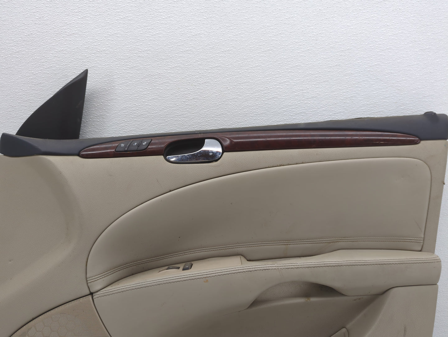 2007 Buick Lucerne Front Right Passenger Interior Door Panel Trim - Oemusedautoparts1.com
