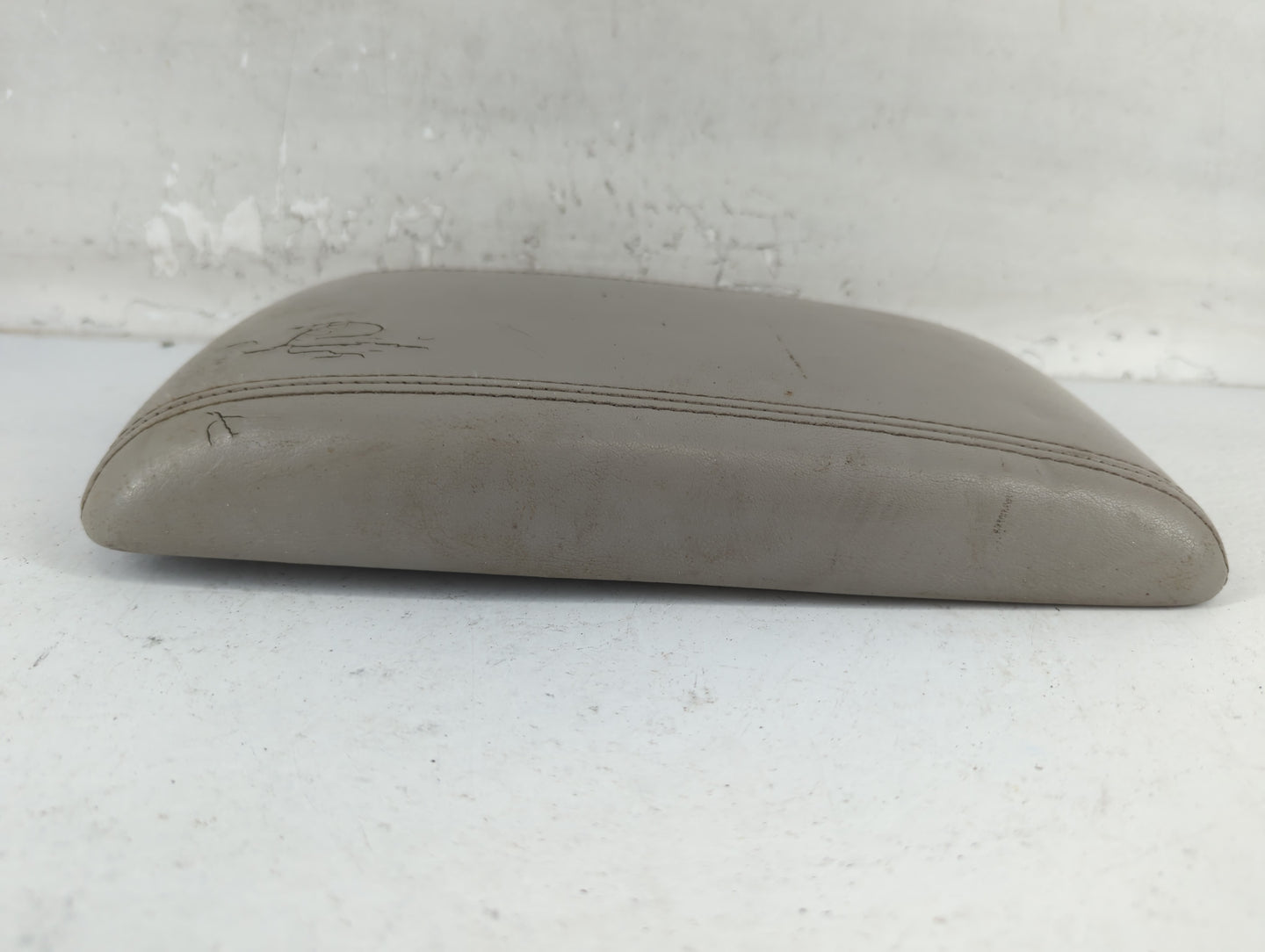2007 Buick Lucerne Center Console Armrest Cover Lid Fits OEM Used Auto Parts - Oemusedautoparts1.com
